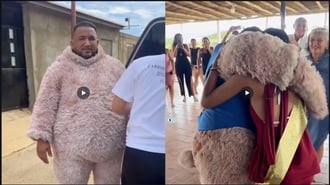 Padre sorprende a su hija tras 8 años sin verla en su fiesta de 15 años