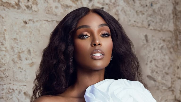 «Yo soñé con este día», Amara La Negra al verse en las gigantes vallas de Televisa Univisión