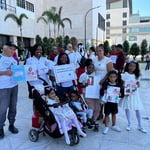 Asimismo, reconoce los desafíos únicos que enfrentan estas personas y sus familias y propone soluciones concretas para mejorar su bienestar y asegurar el ejercicio de sus derechos.