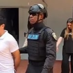 Según el expediente, mientras las víctimas permanecían inconscientes, los imputados habrían sustraído teléfonos celulares, computadoras, relojes, prendas, dinero en efectivo y tarjetas bancarias.
