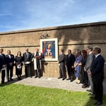El gobernante elevó plegarias por las familias dominicanas, tanto por quienes residen en el país como por aquellos que se encuentran en el extranjero. “Te pido por cada una de las personas y cada una de las familias representadas aquí”, manifestó.