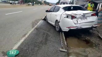 Vehículo impacta contra negocio tras perder el control en La Vega