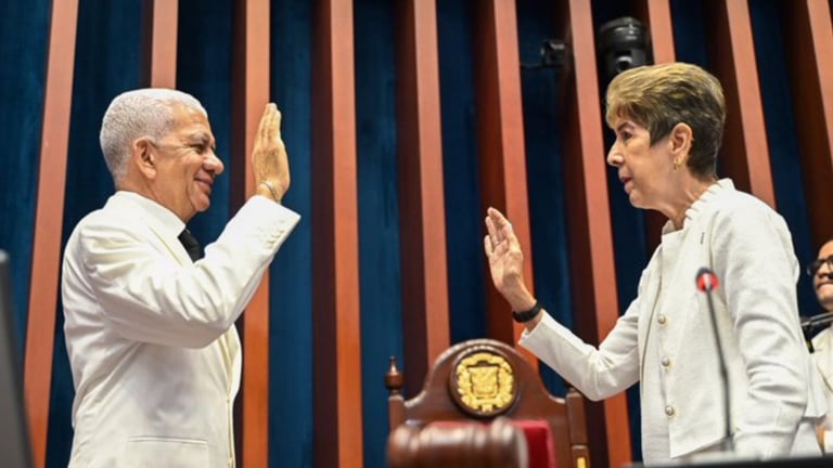 Ricardo de los Santos es reelecto presidente del Senado de la República Dominicana