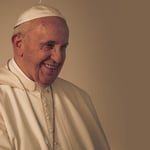El médico que trató al papa: «Tuvimos que elegir entre dejarlo ir o probar con todo»