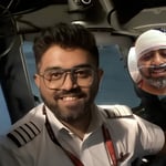 El copiloto atacó con un hacha al piloto en la cabina para controlar avión, dice Emiratos