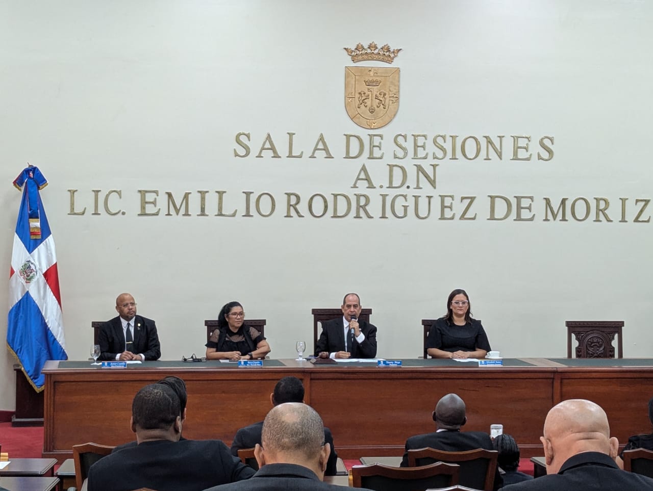 Por su lado, el regidor de la Fuerza del Pueblo en la circunscripción uno, Rafael Gutiérrez, recordó el papel trascendente que jugó Fello en la peatonalización de la calle El Conde, así como en la creación de la Policía Municipal.