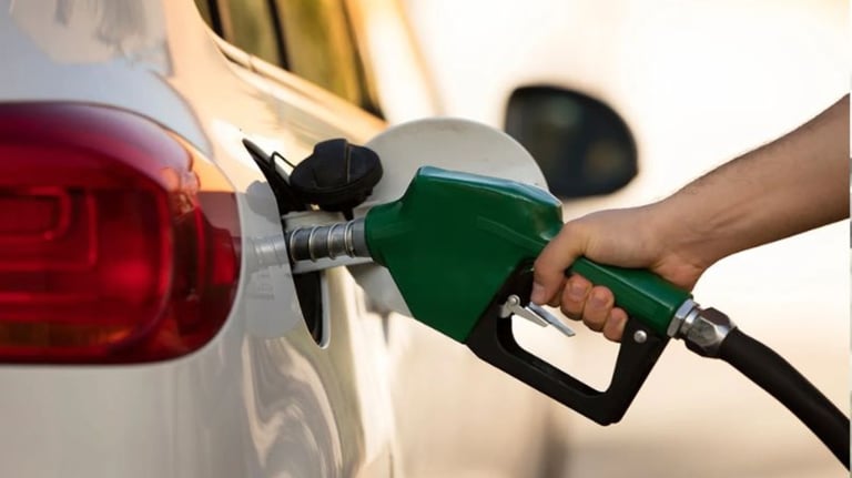 Gobierno congela precios de combustibles del 18 al 24 de octubre