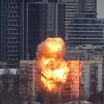 Según el alcalde de la capital, Serguéi Sobianin, de los 555 drones derribados en todo el territorio ruso, casi 200 se dirigían a la urbe, una metrópolis de más de 13 millones de habitantes, donde se registraron impactos en distintos puntos, especialmente en el sureste de la ciudad.