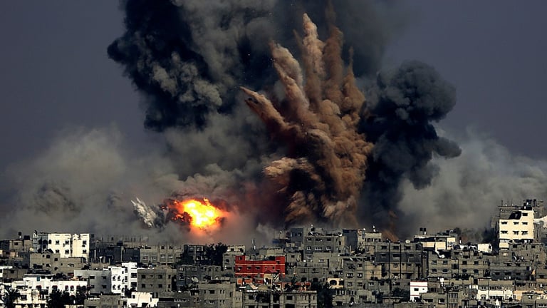 Bombardean torres en Gaza que presuntamente eran utilizadas por Hamás