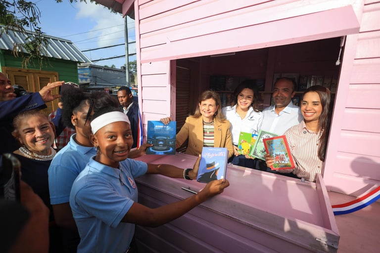 Raquel Peña inicia Fiesta de la Lectura con jóvenes de SDN