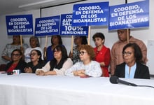 Asimismo, solicitó la actualización del tiempo de servicio para fines de antigüedad, así como el reconocimiento de derechos laborales acumulados, asegurando que estas medidas contribuirían a dignificar el ejercicio profesional y fortalecer el sistema de salud.