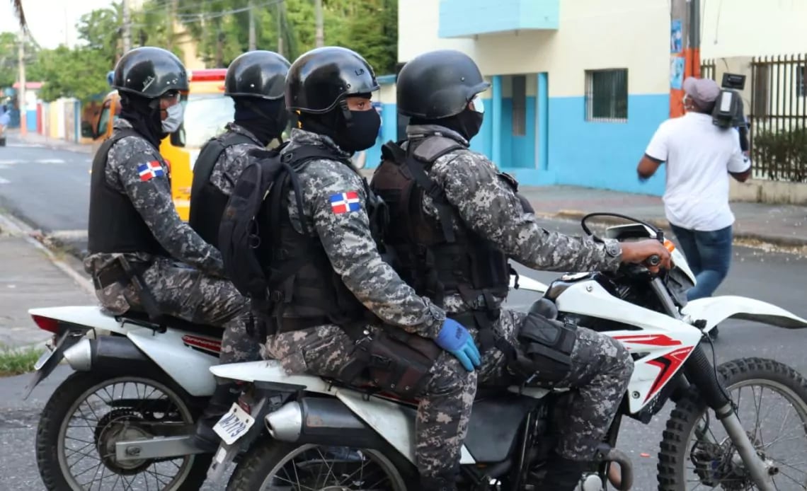 Más de 27 mil policías y militares permanecen desplegados en las calles para enfrentar hechos delictivos y prevenir actos vandálicos. La población se muestra optimista con el incremento de estas acciones.