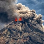 Volcán de Fuego activa alerta naranja en Guatemala