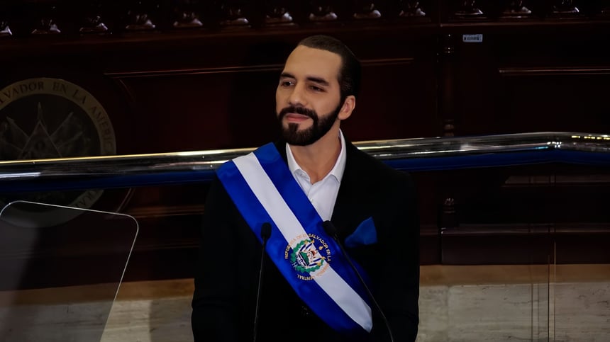 La reelección indefinida en El Salvador quedó permitida tras una reforma a la Constitución que fue aprobada por la Asamblea Legislativa el 31 de julio de 2025.