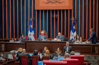 El controvertido proyecto fue aprobado sin la participación de los diputados de la oposición, quienes denunciaron la rapidez con que la bancada oficialista conoció y sancionó la iniciativa, sin un debate amplio ni consensuado.