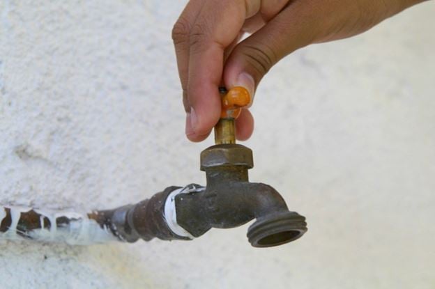VIDEO: Residentes de Bayaguana protestan por falta de agua en la comunidad La Flores