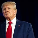 Trump ordenó por decreto volver a los sorbetes de plástico