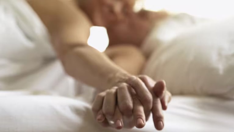 Personas mayores entre 60 y 85 años mantienen interés en vivir su sexualidad, según estudio