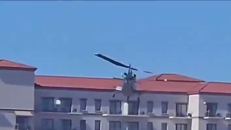 Helicóptero se estrella cerca de una playa en California