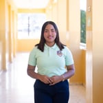 Gobierno lanza “Estudiante de la Semana” y reconoce a dos alumnas dominicanas