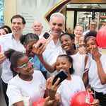 “Si no se lee, no se aprende”: Abinader destaca importancia de la lectura durante recorrido por la Feria del Libro