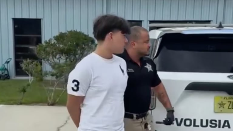 Estudiante arrestado por preguntar a ChatGPT cómo matar a su amigo
