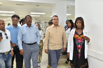 En ocho meses, varias crisis sanitarias llevan al director del SNS a realizar cambios institucionales