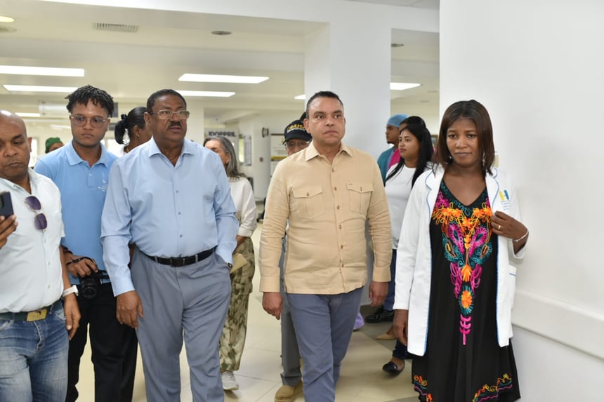 En ocho meses, varias crisis sanitarias llevan al director del SNS a realizar cambios institucionales