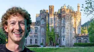 El castillo de Strancally se describe en la guía ‘The Houses of Ireland’ como una casa de tres plantas construida en piedra tallada que fue edificada en 1827 para John Kiely, antiguo diputado conservador del Parlamento británico.