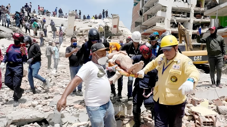 Las autoridades venezolanas informaron este domingo que el número de muertos por los devastadores terremotos registrados el pasado 24 de junio ascendió a 4,490, tras confirmarse otras 157 víctimas mortales en el más reciente balance oficial. La cifra de heridos se mantiene en 16,740.