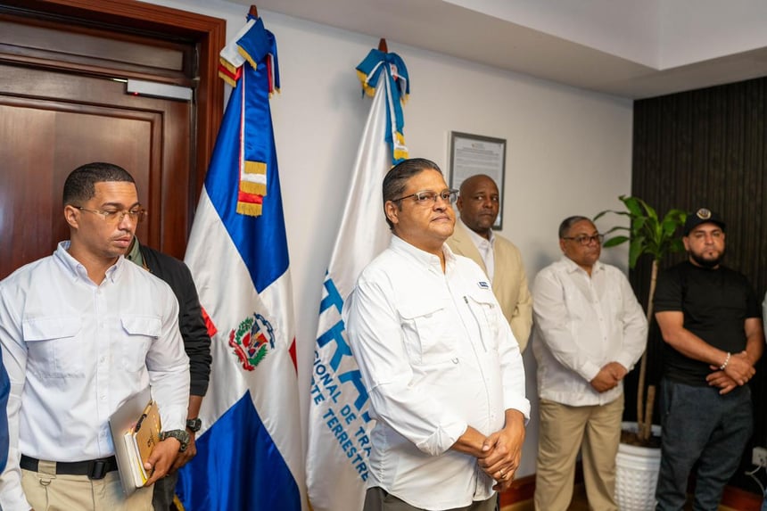 Entre los aspectos que están siendo evaluados citó la señalización de las vías, los giros a la izquierda, la circulación de vehículos pesados y la inspección técnica vehicular, además de medidas establecidas en la Ley 63-17 que aún están pendientes de aplicación.
