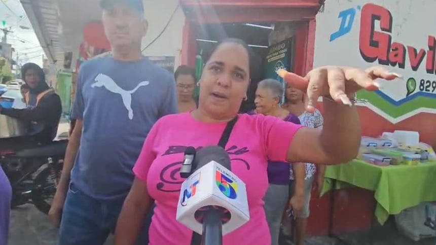 Dicen llevar más de seis meses sin recibir el preciado líquido, situación que los obliga a recorrer un largo trayecto para abastecerse.