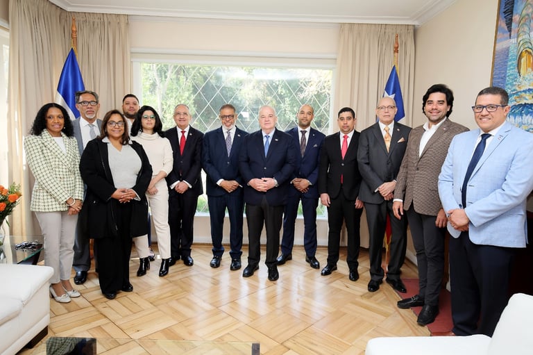 Modesto Guzmán garantiza ampliación de programas comunitarios tras visita a Chile