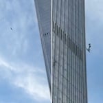 De acuerdo con informes locales, la aeronave era pilotada por Liu Junhua, quien realizaba un vuelo en solitario dentro del espacio aéreo local. El avión había despegado del Aeropuerto Shifosi a las 17:30 (hora local) y, aproximadamente diez minutos después, se preparaba para regresar y efectuar el aterrizaje.