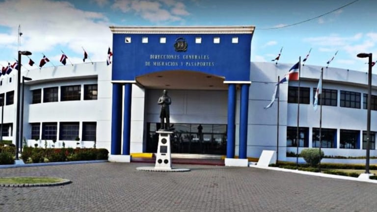 “Pasaportes justifica gasto de RD$225 mil en nueve asientos con boletas: serán sorteados entre empleados”