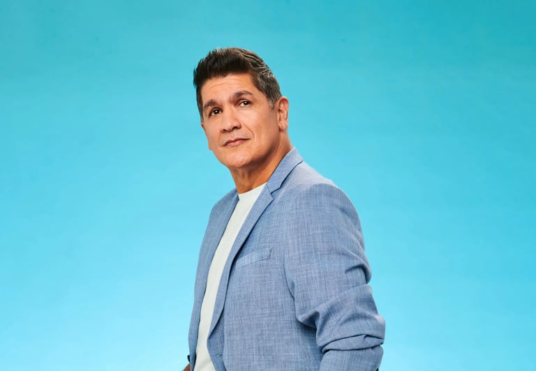 «Soy tu fan», mujer llora de emoción al conocer a Eddy Herrera en Perú