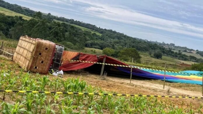 VIDEO: Una mujer muere al caer un globo aerostático con unos 30 pasajeros a bordo en Brasil