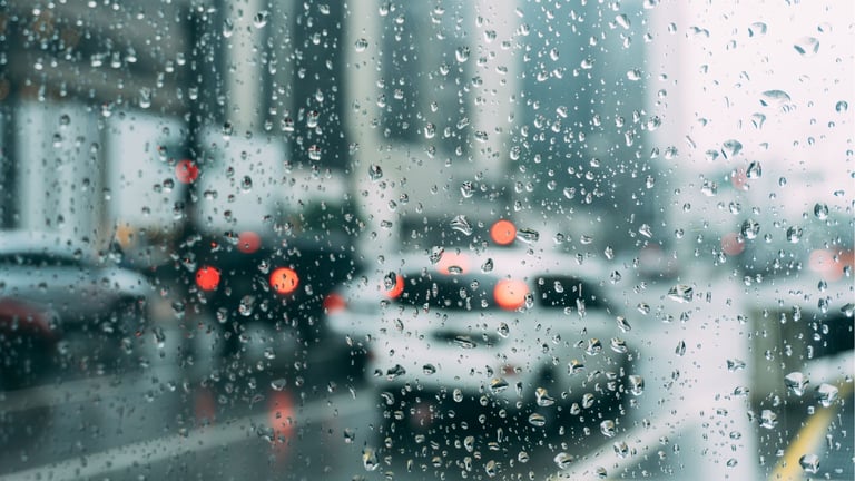 Aguaceros dispersos, tronadas aisladas y ráfagas de viento para este domingo