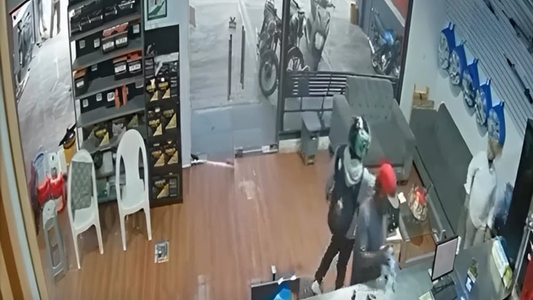 VIDEO: Vecinos detienen hombre tras disparar contra otro en SDO