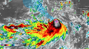 Asimismo, se prevé oleaje de entre cuatro y seis metros de altura en las costas de Jalisco, Colima y Michoacán.