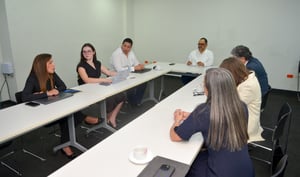 El ministro de Justicia y los representantes de World Justice Project conversaron sobre el trabajo realizado por la organización en otros países de la región producto de las alianzas con otros Ministerios de Justicia y Poderes Judiciales y cómo la experiencia comparada puede nutrir y guiar el diseño, planificación y ejecución de los objetivos del Ministerio de Justicia tendentes al fortalecimiento institucional del Sistema de Justicia.
