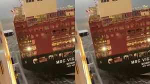 Crucero choca contra un buque portacontenedores en Alemania