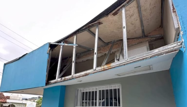 VIDEO: Colapsa fachada de hospital de Constanza tras lluvias por tormenta Melissa