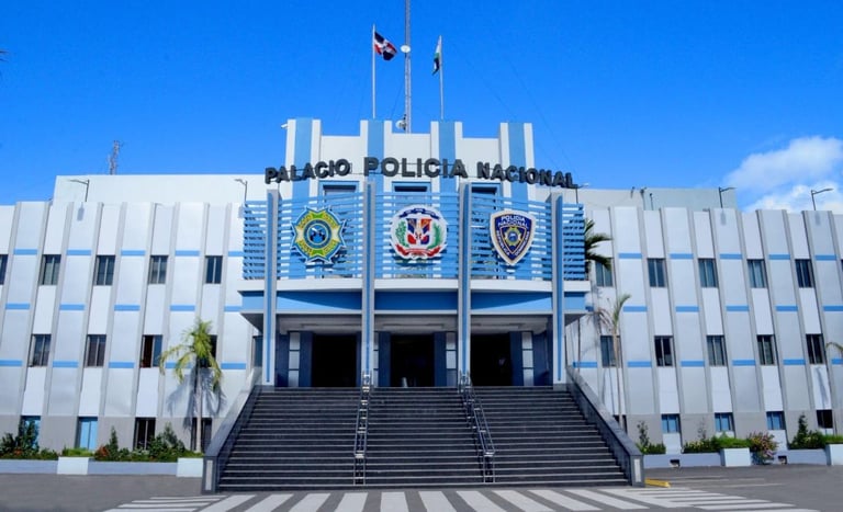 Policía recupera yipeta robada en SDE y apresa a tres hombres en San Juan