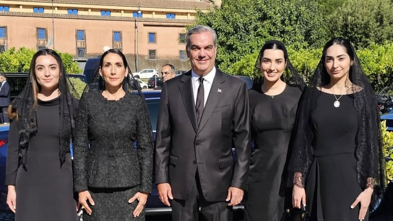 Abinader parte a México para cumplir compromisos familiares