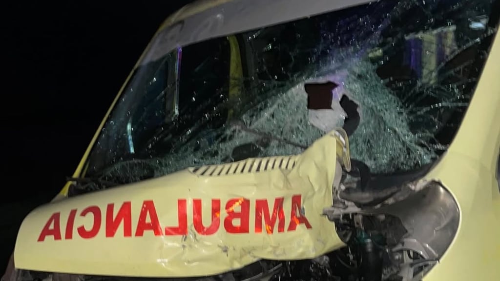 Desconocidos incendian ambulancia que chocó y provocó muerte de joven 4