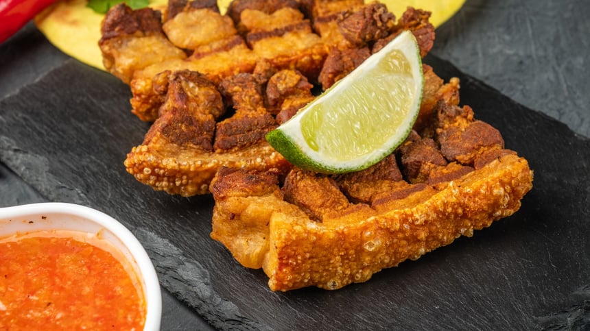 es un alimento calórico y su impacto en la salud dependerá de la frecuencia y el contexto en que se incluya en la dieta.