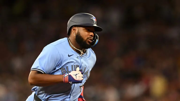 Vladimir Guerrero Jr. brilla con poder y velocidad en triunfo de Toronto