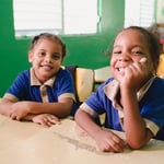 Sin embargo, algunos sectores del área educativa consideran que no existen cupos suficientes y que las áreas en los centros educativos no están adecuadas para los infantes de tres años.