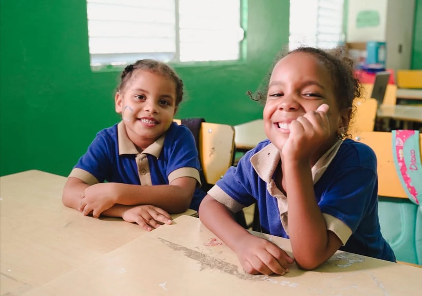 Sin embargo, algunos sectores del área educativa consideran que no existen cupos suficientes y que las áreas en los centros educativos no están adecuadas para los infantes de tres años.